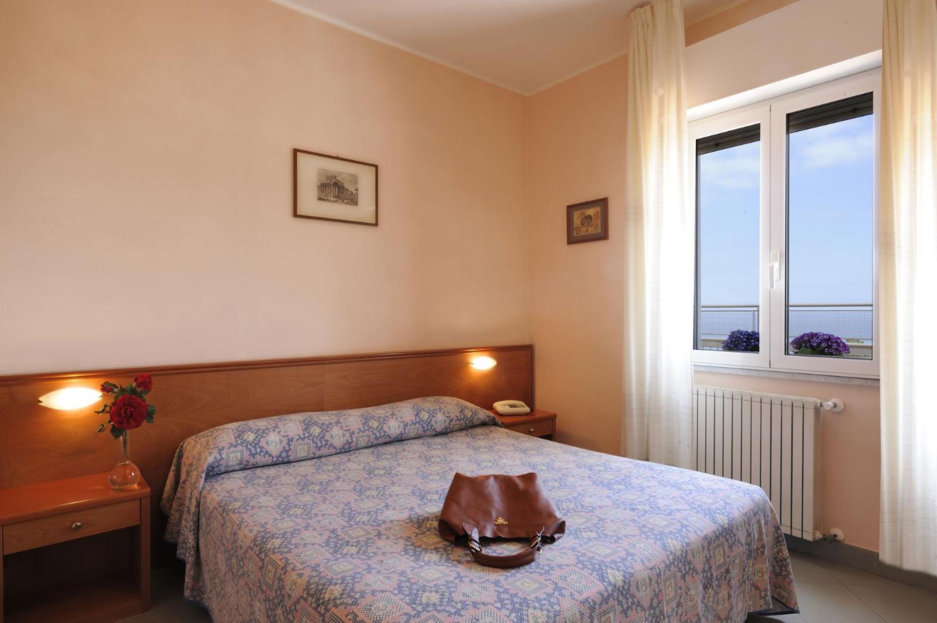 Hotel Tritone Laigueglia Buitenkant foto