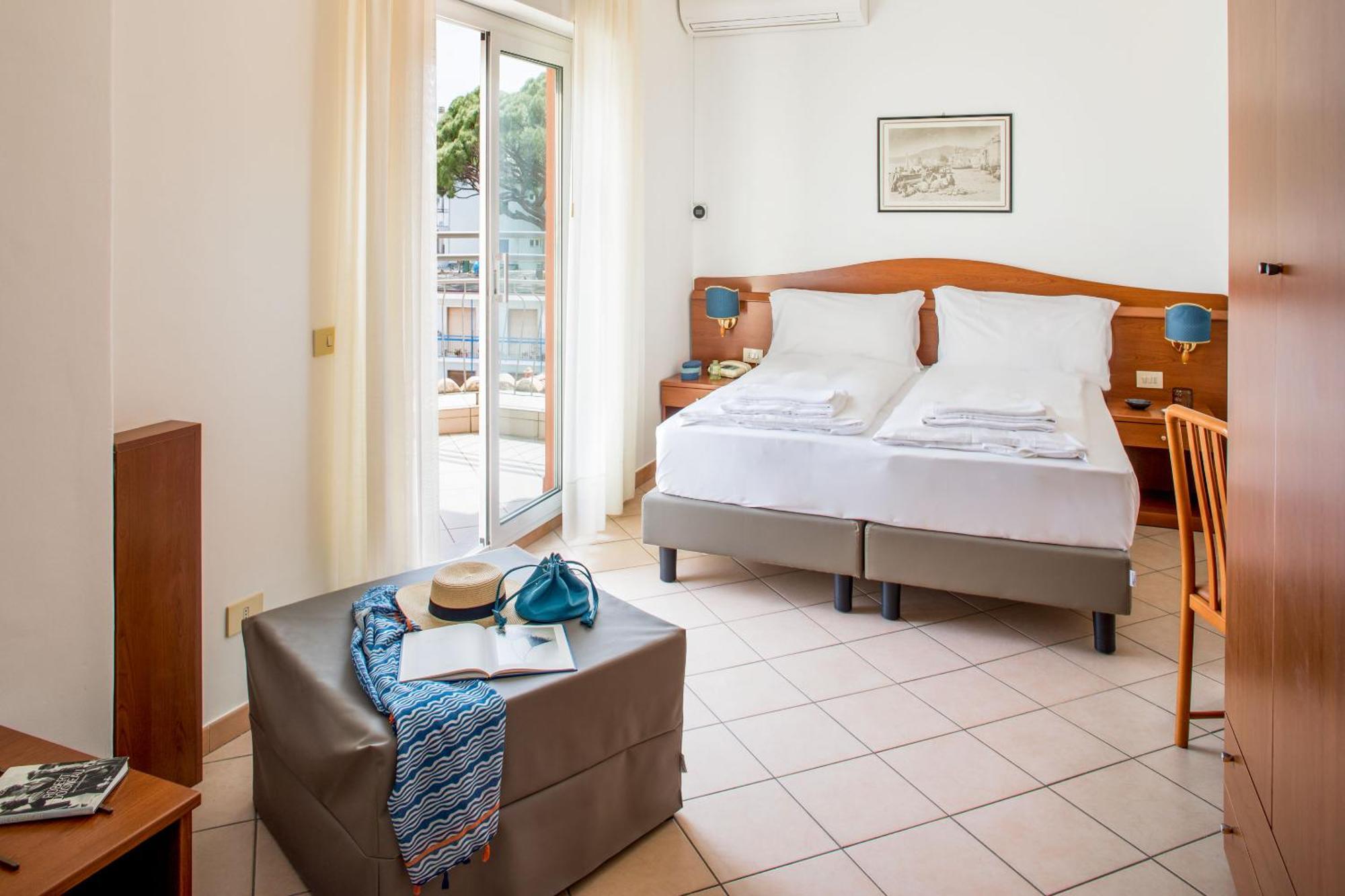 Hotel Tritone Laigueglia Buitenkant foto