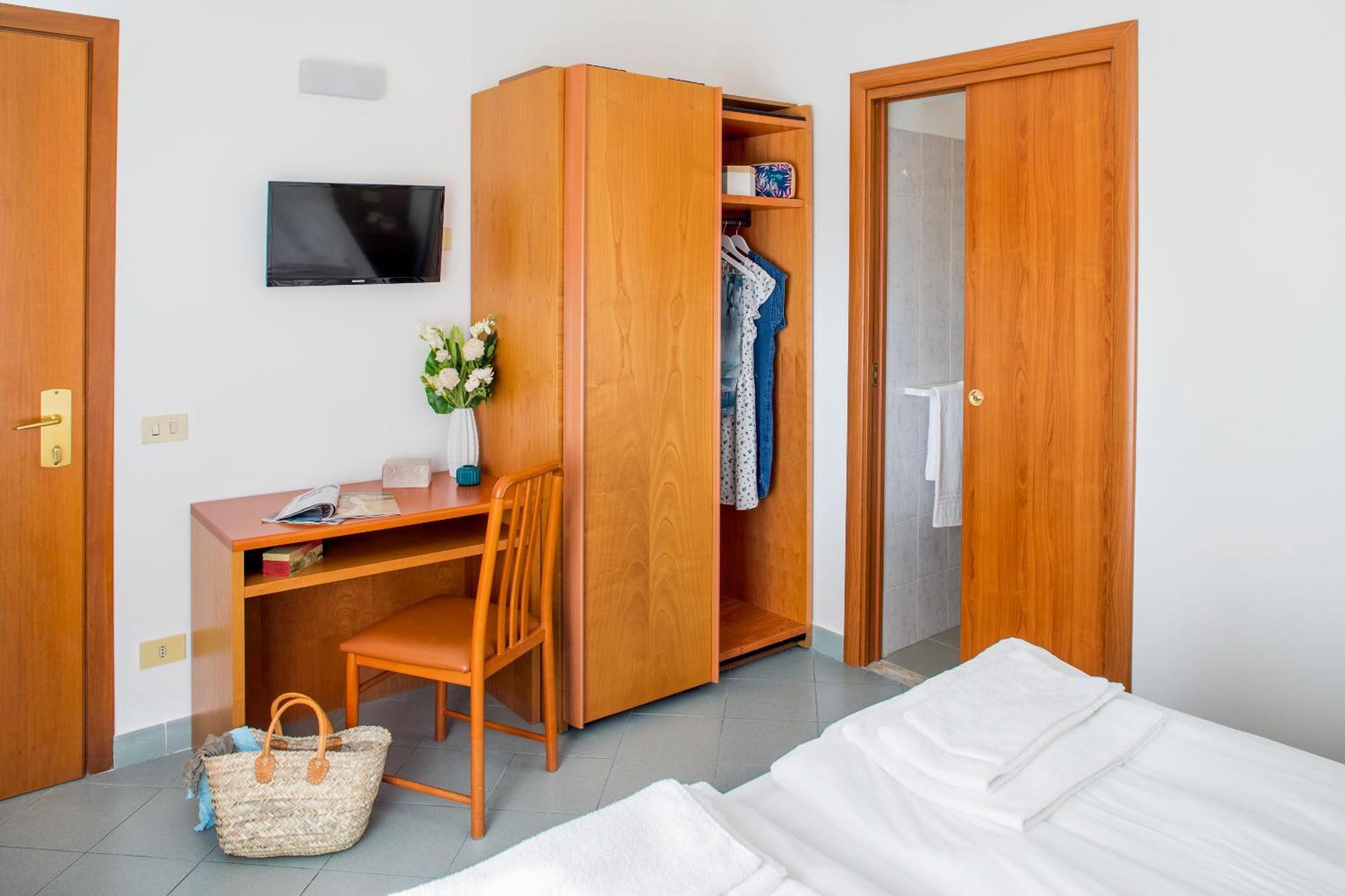 Hotel Tritone Laigueglia Buitenkant foto