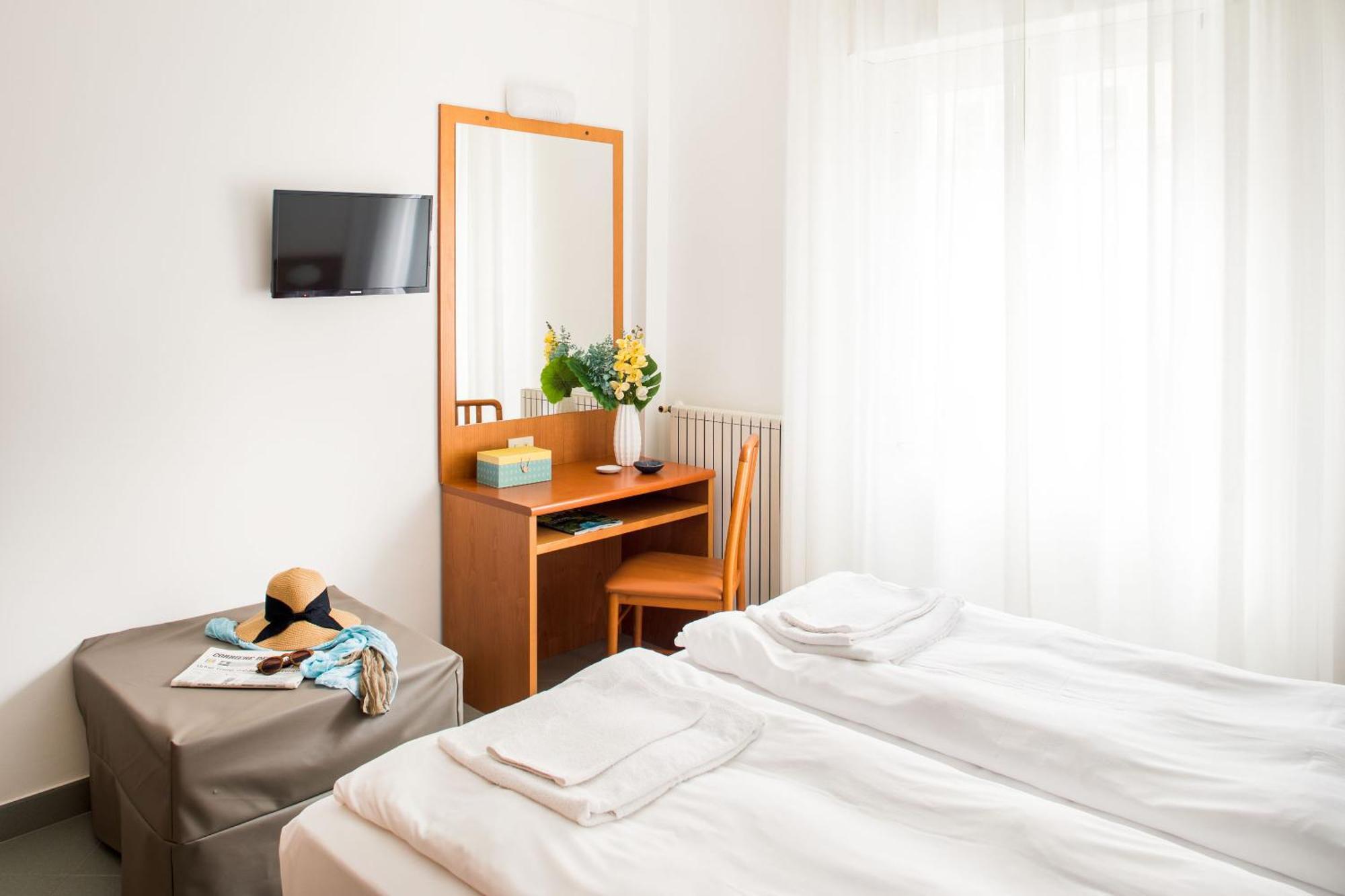 Hotel Tritone Laigueglia Buitenkant foto