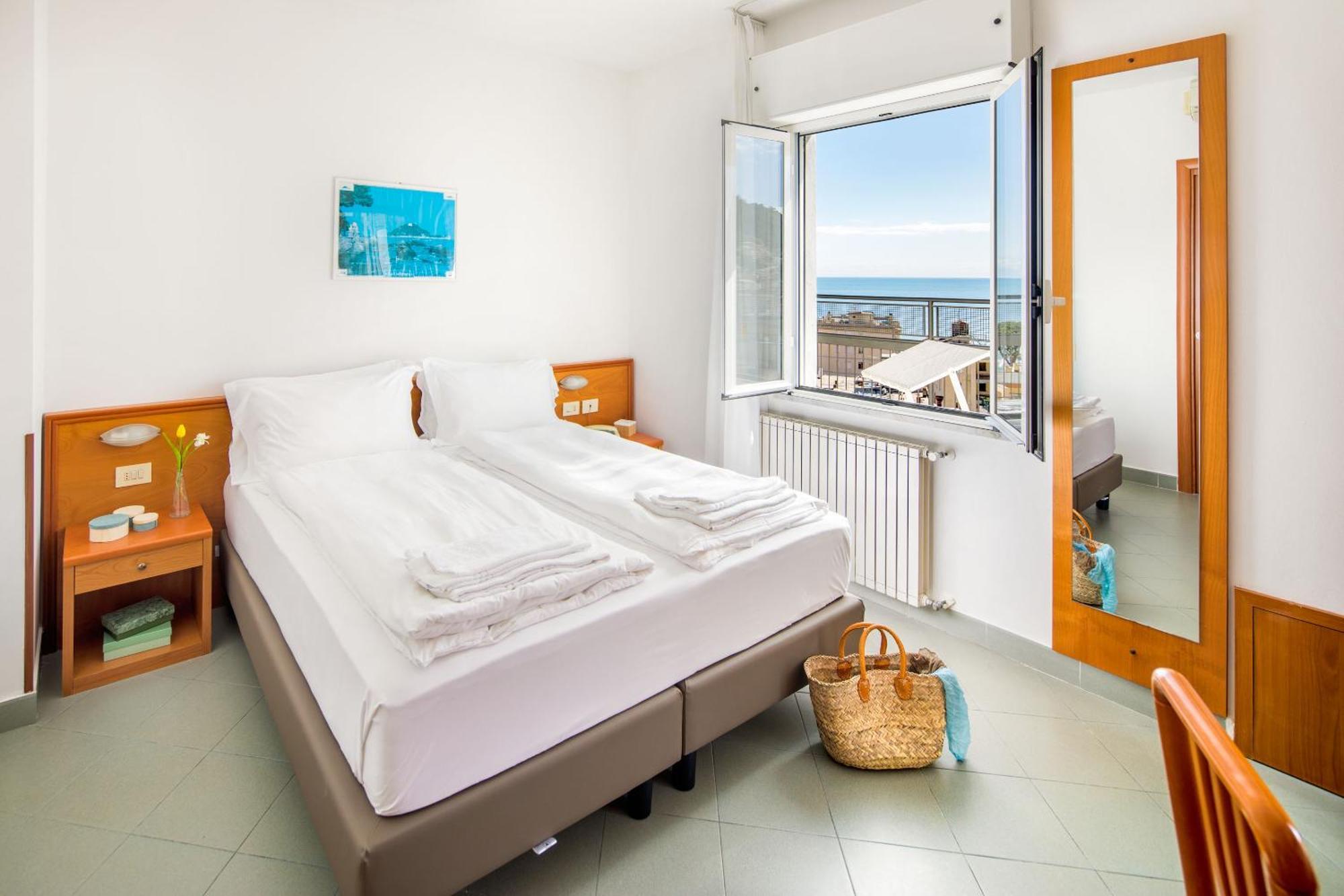 Hotel Tritone Laigueglia Buitenkant foto