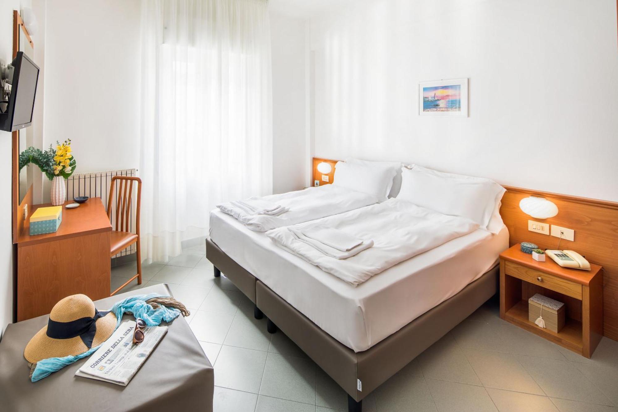 Hotel Tritone Laigueglia Buitenkant foto