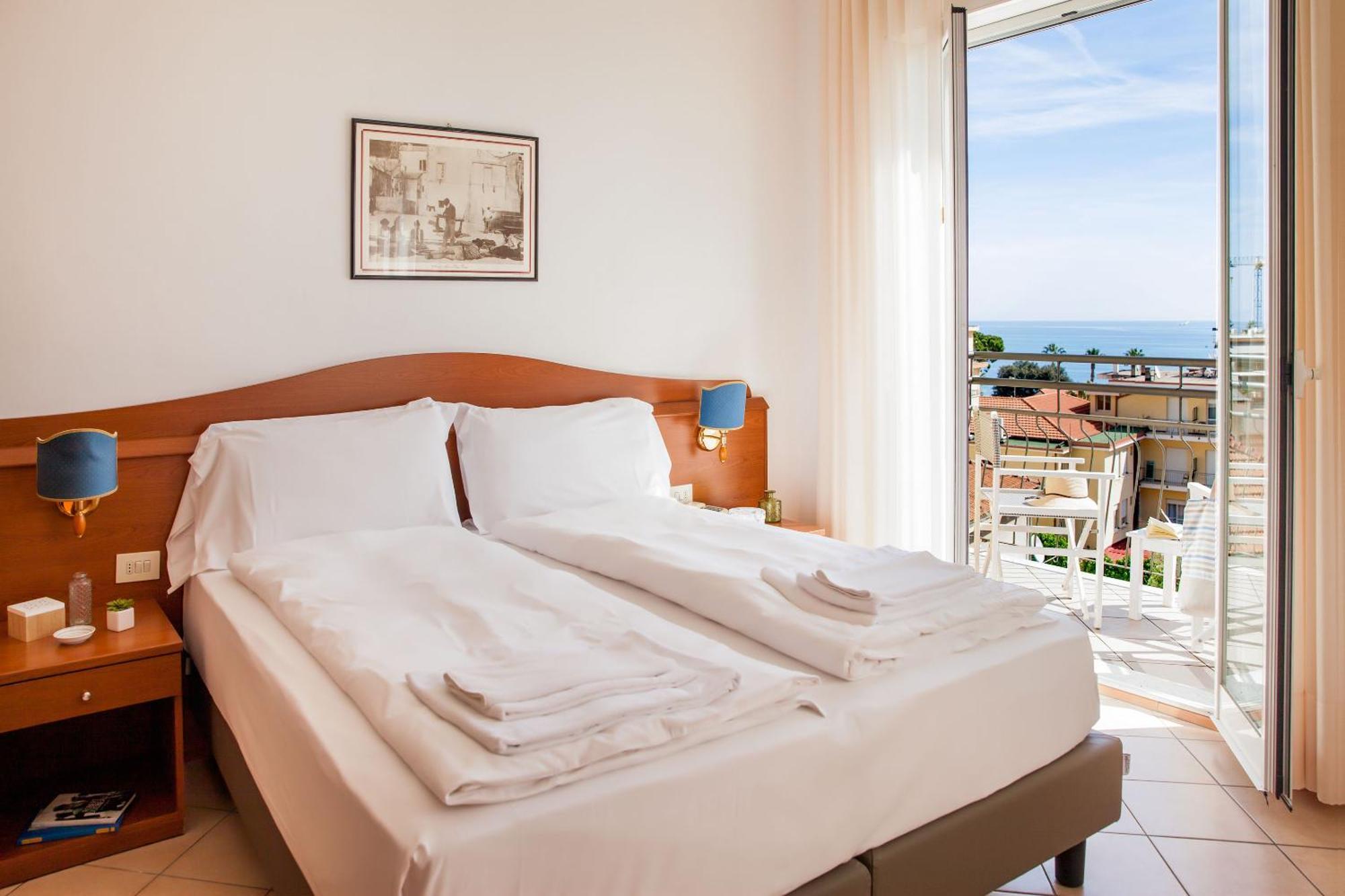 Hotel Tritone Laigueglia Buitenkant foto