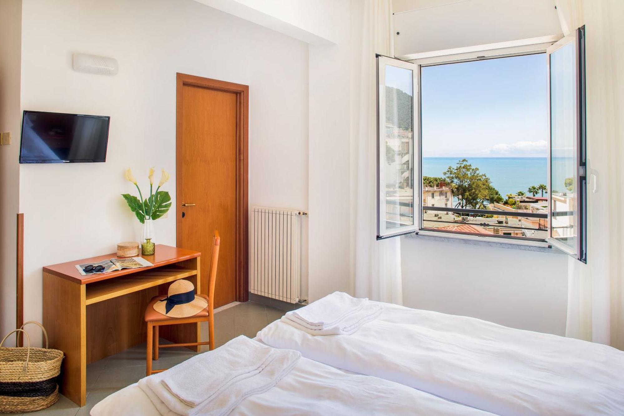 Hotel Tritone Laigueglia Buitenkant foto
