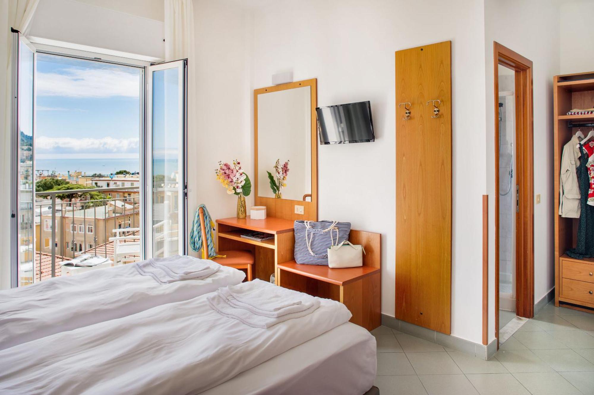 Hotel Tritone Laigueglia Buitenkant foto