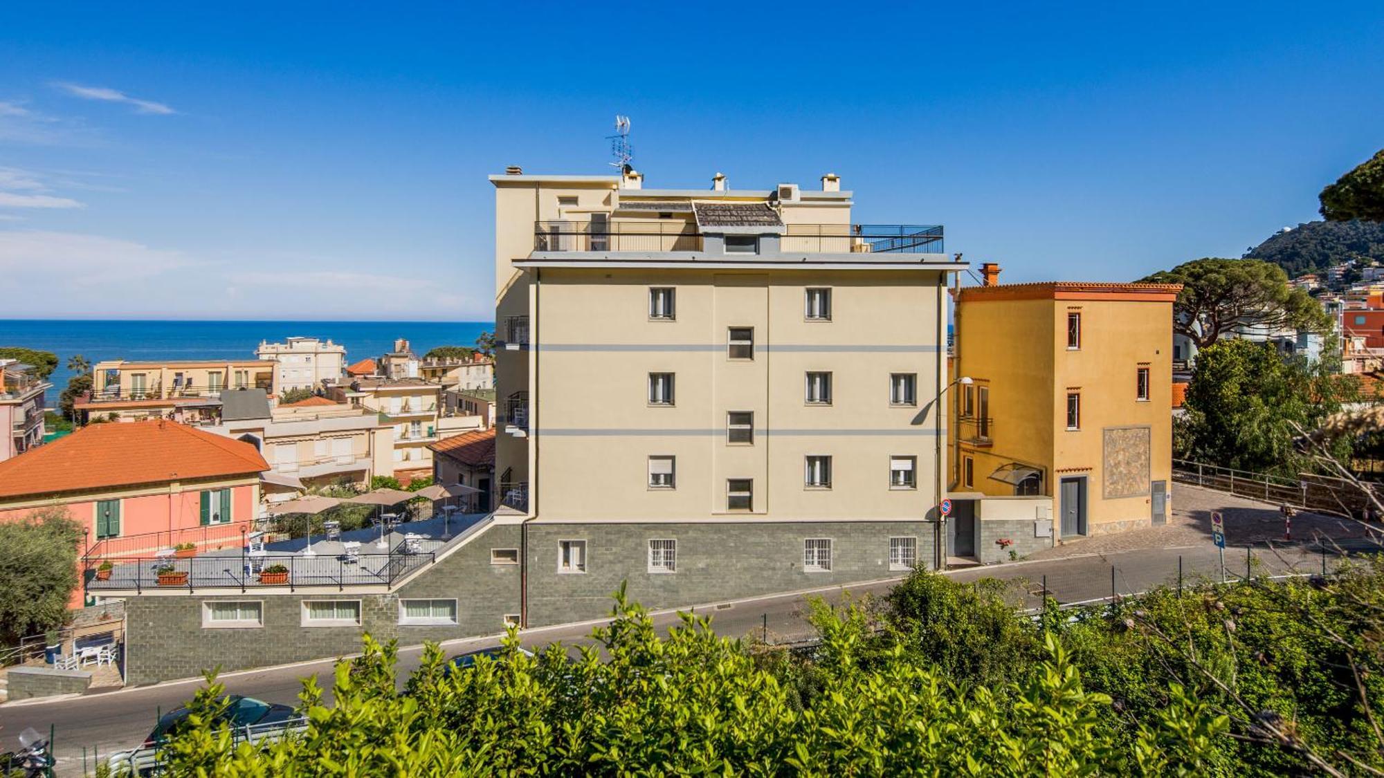 Hotel Tritone Laigueglia Buitenkant foto