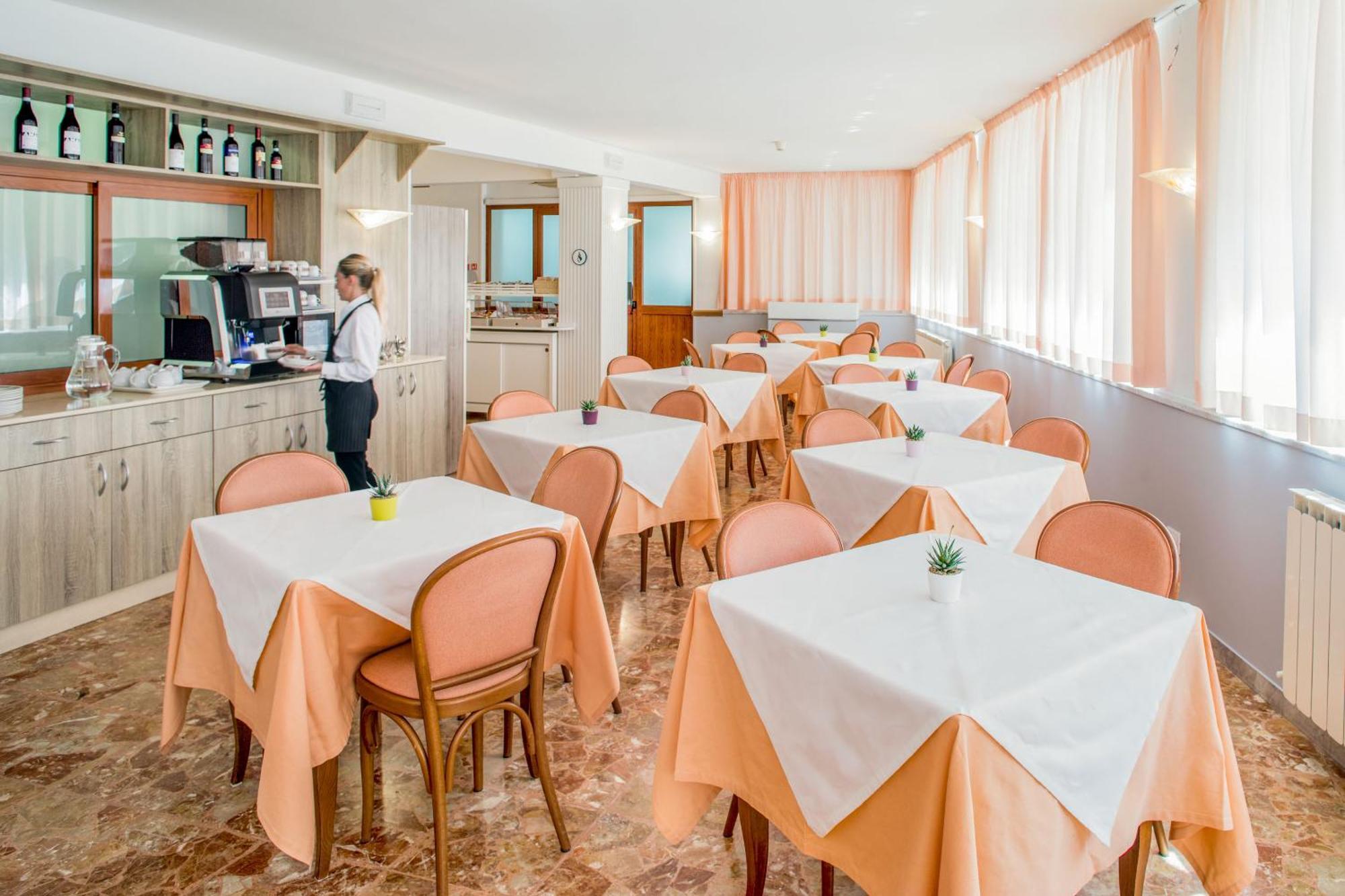 Hotel Tritone Laigueglia Buitenkant foto
