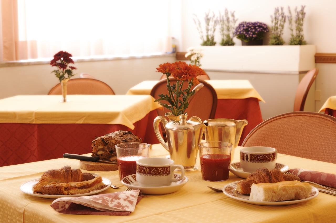 Hotel Tritone Laigueglia Buitenkant foto