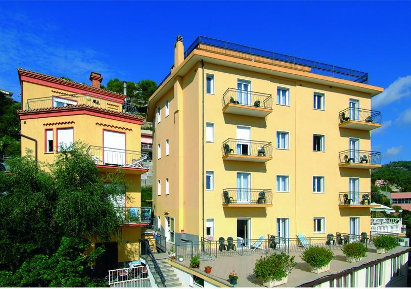 Hotel Tritone Laigueglia Buitenkant foto