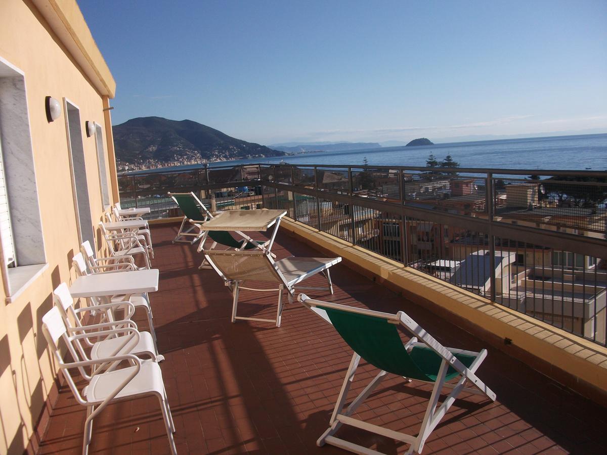 Hotel Tritone Laigueglia Buitenkant foto